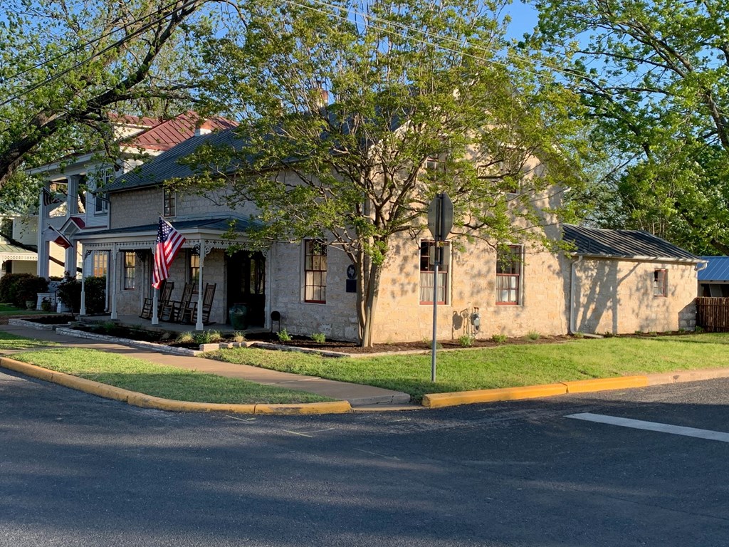 Fredericksburg, Texas, 78624, United States, 2 Bedrooms Bedrooms, ,3 BathroomsBathrooms,Residential,Active,2017510