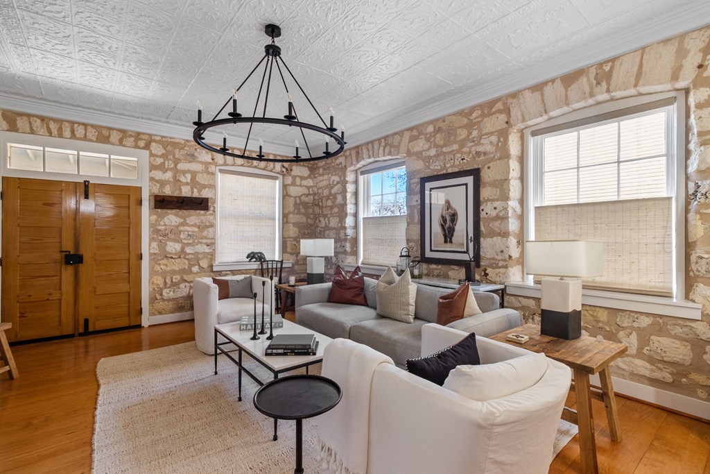 Fredericksburg, Texas, 78624, United States, 2 Bedrooms Bedrooms, ,3 BathroomsBathrooms,Residential,Active,2017510