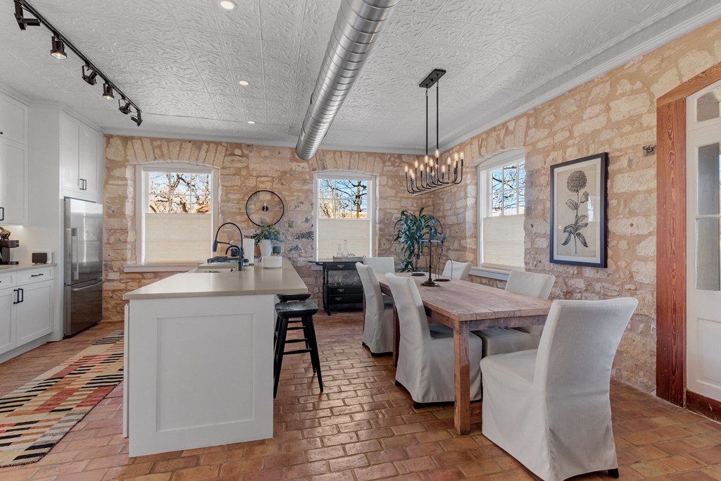 Fredericksburg, Texas, 78624, United States, 2 Bedrooms Bedrooms, ,3 BathroomsBathrooms,Residential,Active,2017510