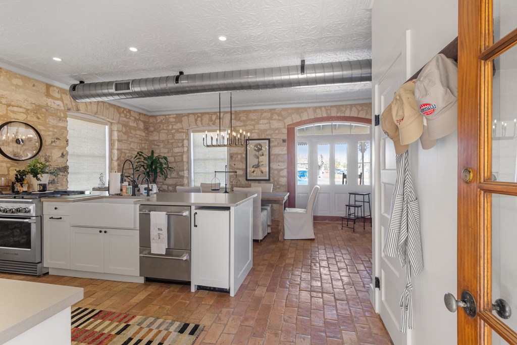 Fredericksburg, Texas, 78624, United States, 2 Bedrooms Bedrooms, ,3 BathroomsBathrooms,Residential,Active,2017510