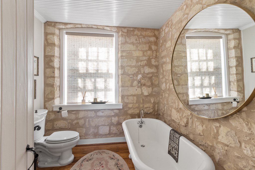 Fredericksburg, Texas, 78624, United States, 2 Bedrooms Bedrooms, ,3 BathroomsBathrooms,Residential,Active,2017510