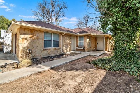 Photo of 203 S Creek St, Fredericksburg, TX 78624 (MLS # 101805)