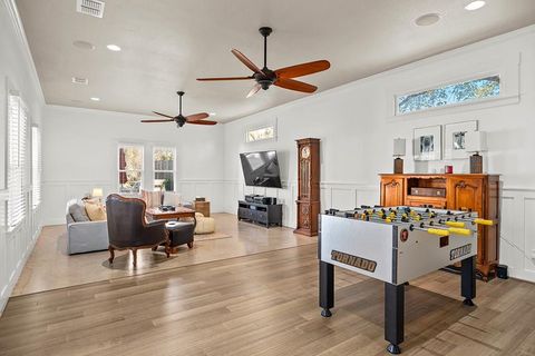 Photo of 206 W Burbank St, Fredericksburg, TX 78624 (MLS # 104335)