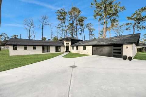 Photo of 1601 Sycamore Ln, Kingwood, TX 77339 (MLS # 101840)