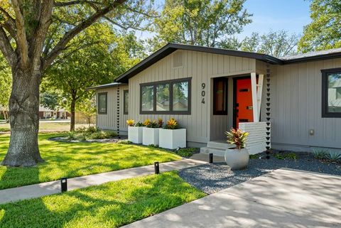 Photo of 904 N Orange St, Fredericksburg, TX 78624 (MLS # 98731)