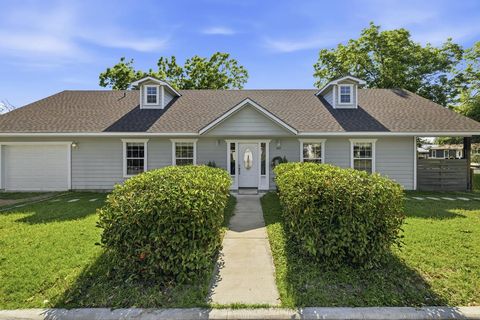 Photo of 507 St Geralda St, Fredericksburg, TX 78624 (MLS # 104564)