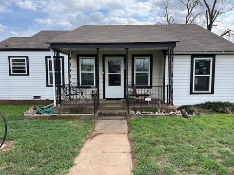 Photo of 907 Bleeker St., Brady, TX 76825 (MLS # 103904)