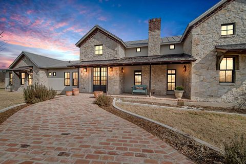 Photo of 146 Metzger Rd, Fredericksburg, TX 78624 (MLS # 101827)