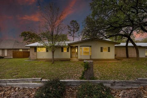Photo of 1801 N Llano St, Fredericksburg, TX 78624 (MLS # 104229)