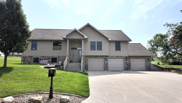 2021 LAKEVIEW DR, CHILLICOTHE, MO 64601 - Image 8e2f2fe5b045dda3d33ca7cff31af19b/807712751