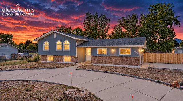 3642 W Cresta Loma Circle