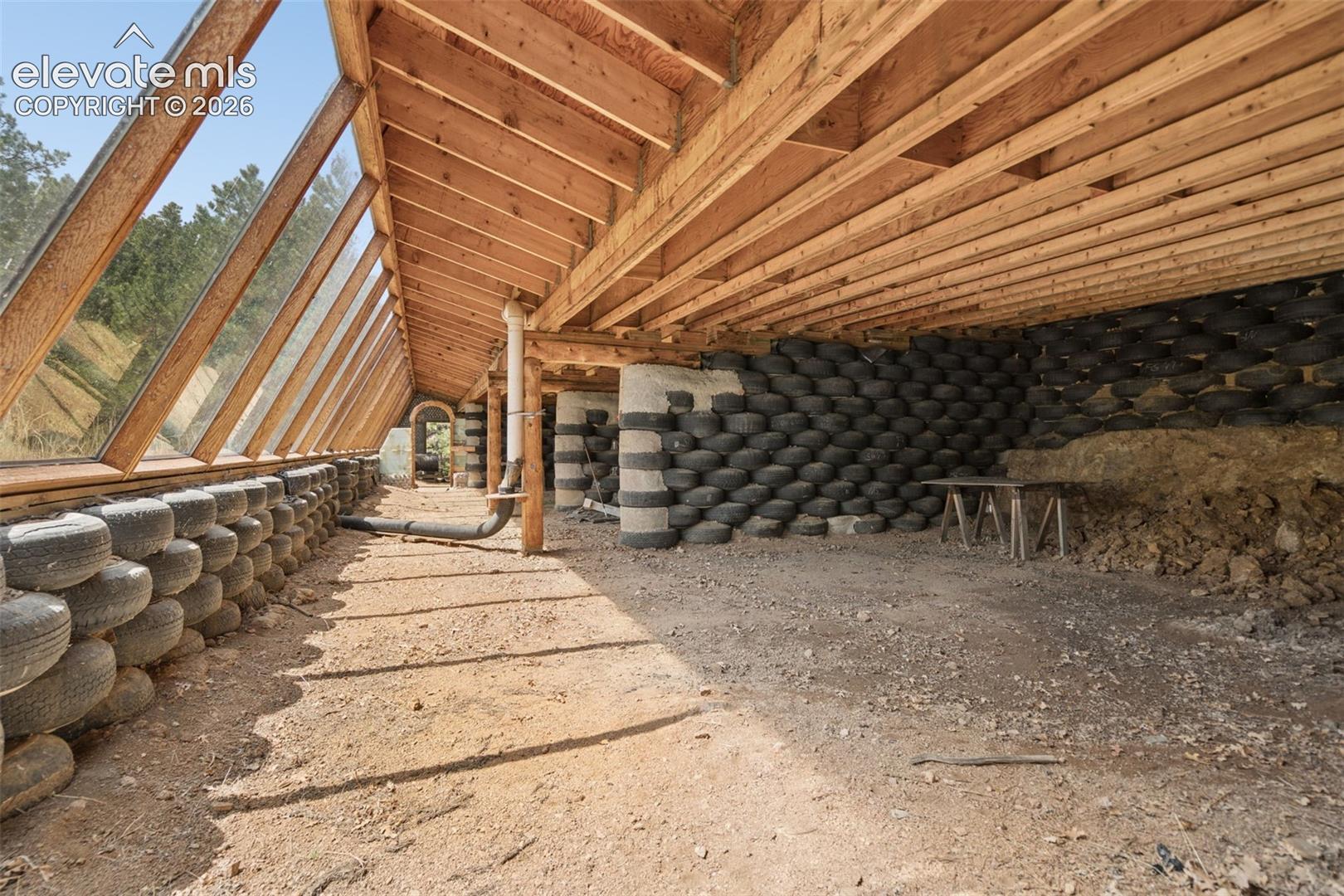 This would be the greenhouse area with living space on the right