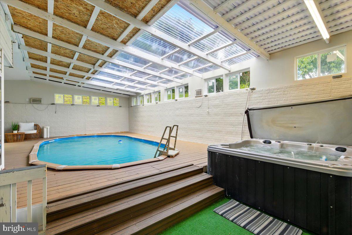 POPLAR HILLS - Residential