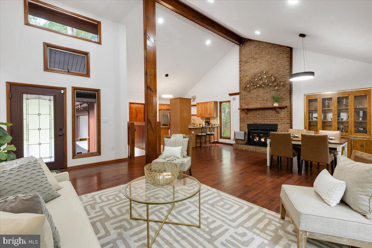 12212 WOODLARK COURT