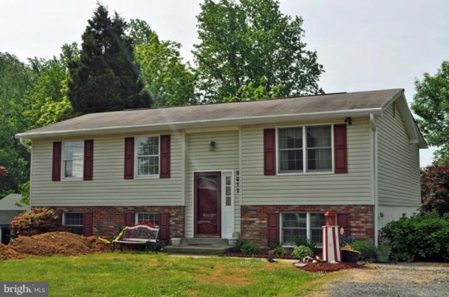 Nice large split foyer located in a beach community with great  restaurants ,beaches, water park and so much more. This home has so much potential if space is what you need. Nice yard...located across from Beach Elementary School on 13th street. Come See !!Vacant call CSS and show anytime..