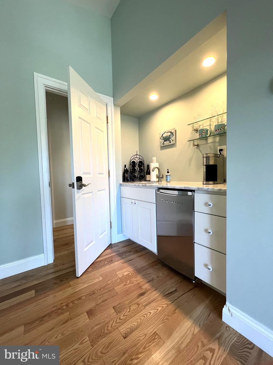 AVALON SHORES - Residential