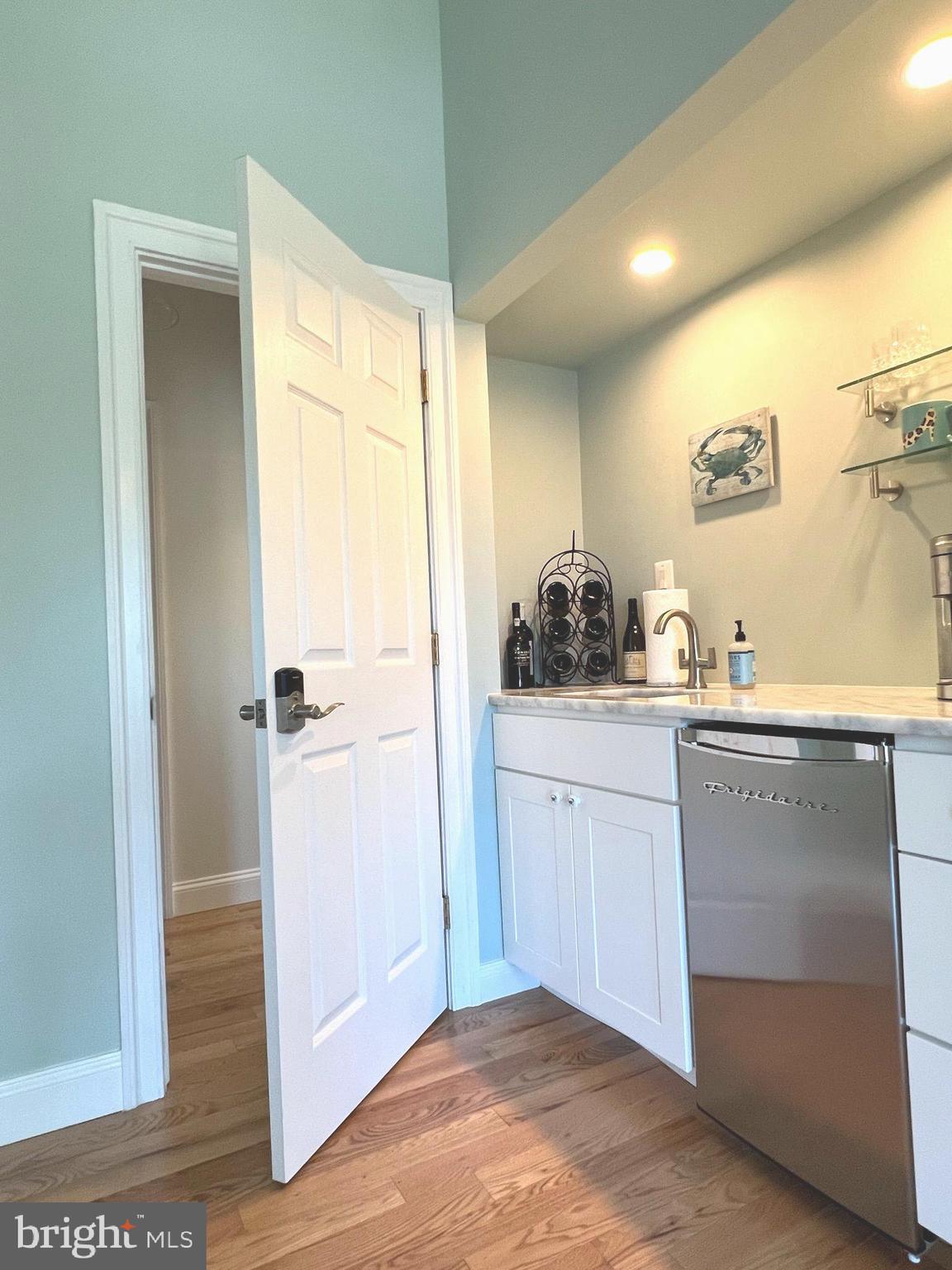 AVALON SHORES - Residential