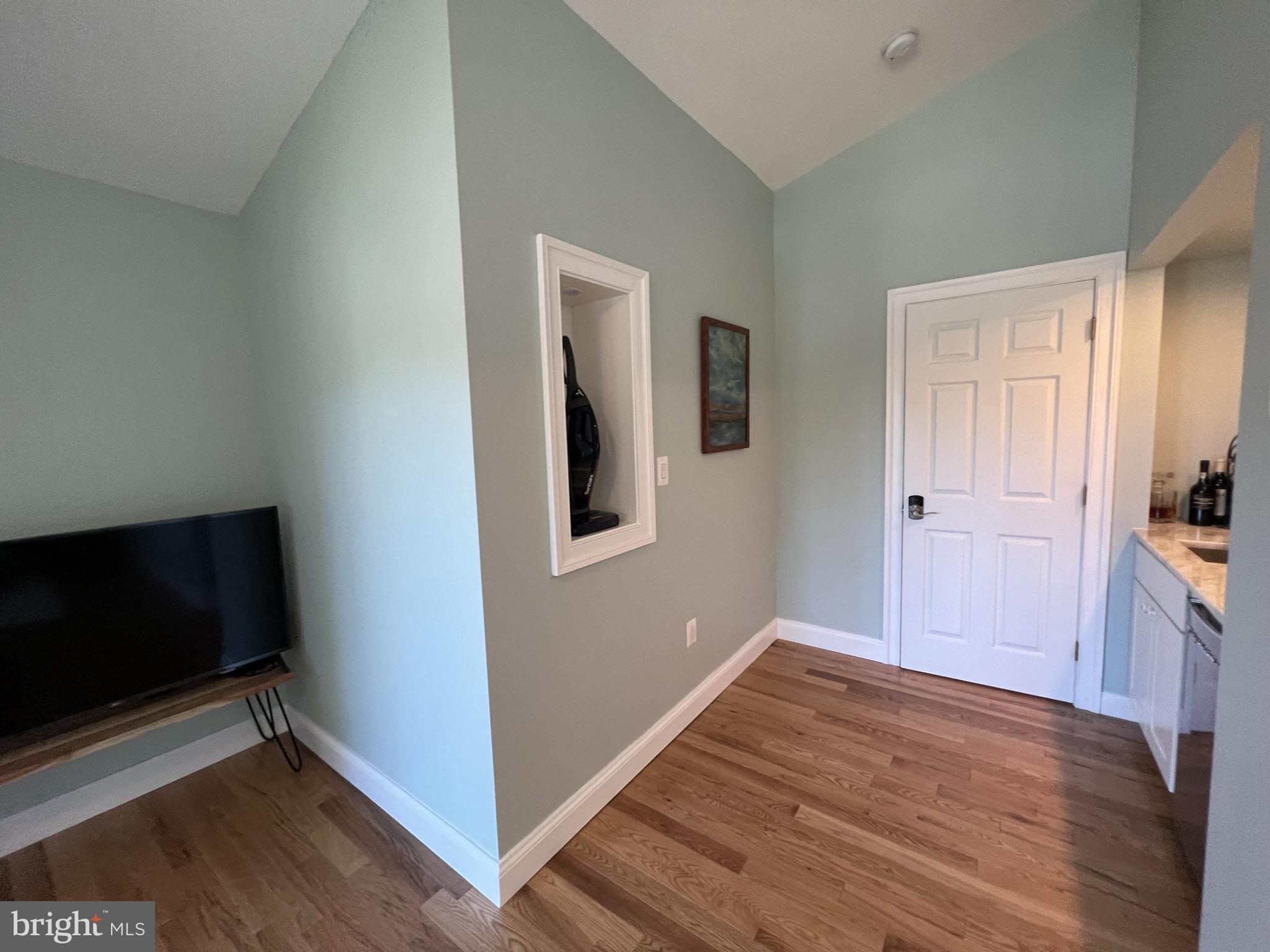 AVALON SHORES - Residential