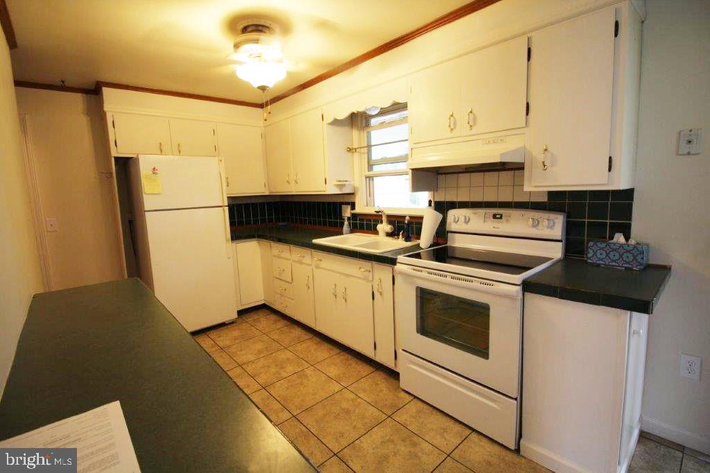 EARL TWP - Residential Lease