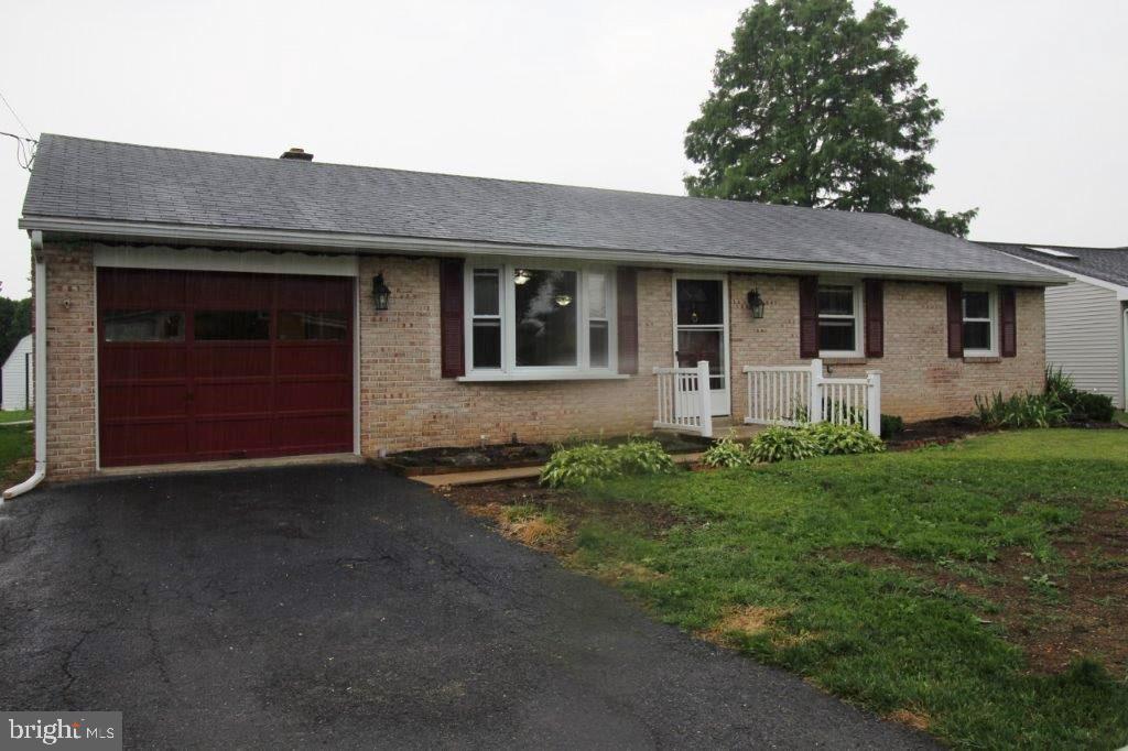 $35 non-refundable application fee required per applicant. Credit score of 600 or above with a clean credit report. **PLEASE DO NOT CONTACT THE LISTING AGENT DIRECTLY** FOR INFORMATION AND SHOWINGS, PLEASE CALL OR EMAIL THE RENTAL OFFICE. **AGENTS, PLEASE READ AGENT REMARKS**