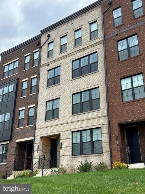 22351 Roanoke Rise Terrace, Ashburn, VA MLS: VALO2114502