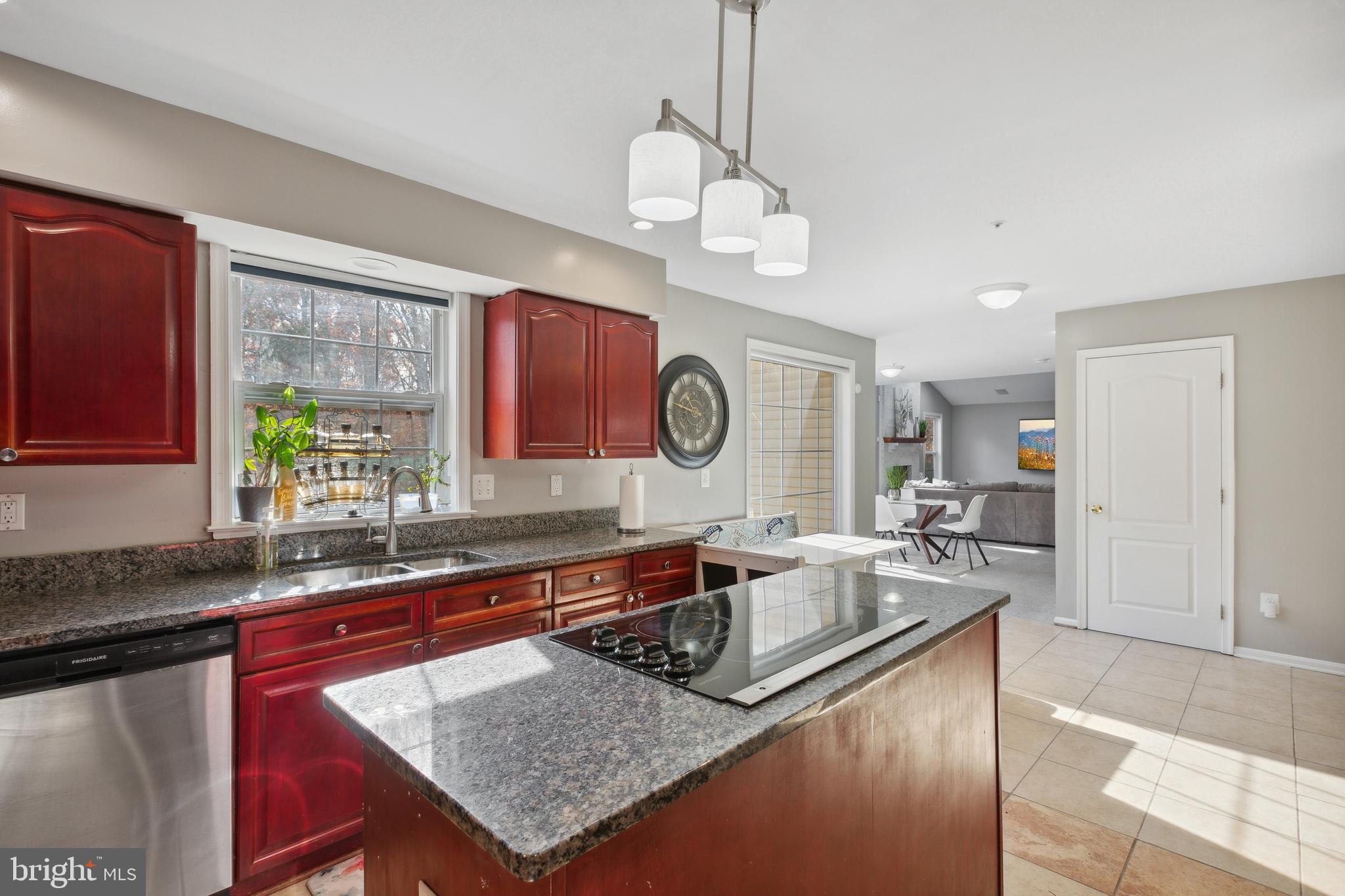 TREEVIEW ESTATES - Residential