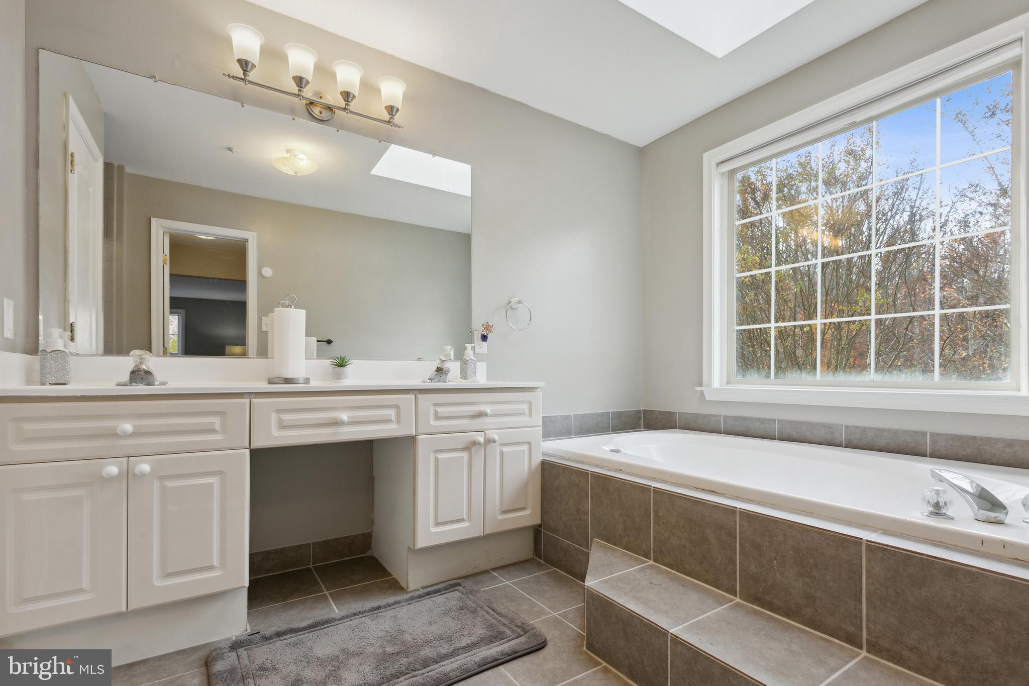 TREEVIEW ESTATES - Residential