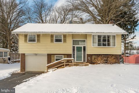 Photo of 276 Longfellow Drive, LANCASTER, PA 17602 (MLS # PALA2060910)