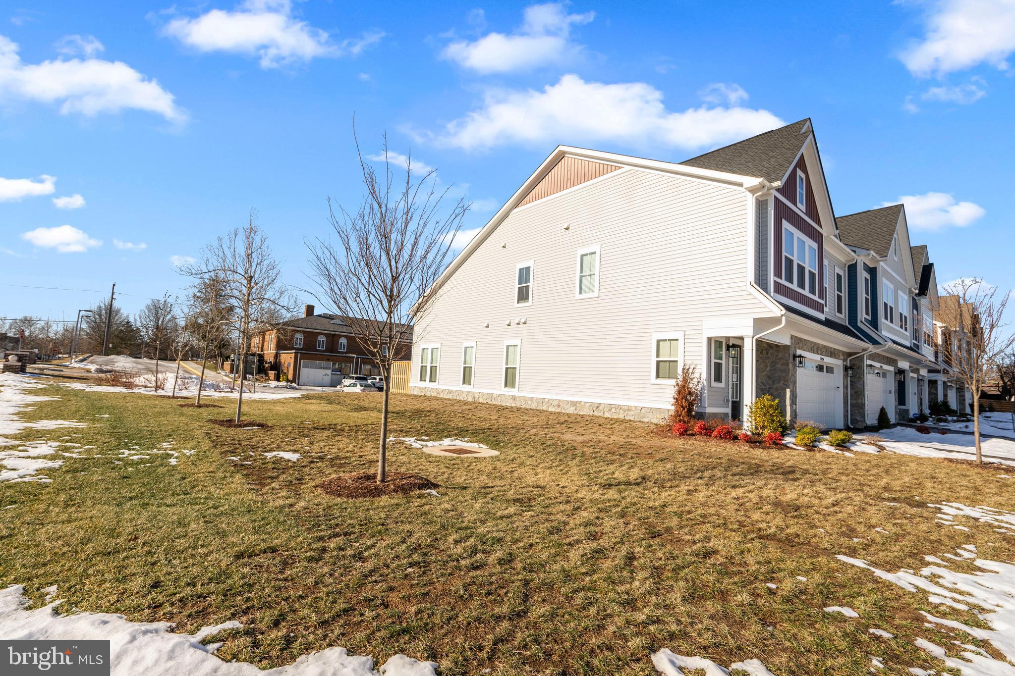 ROBINSON MANOR - Residential Lease