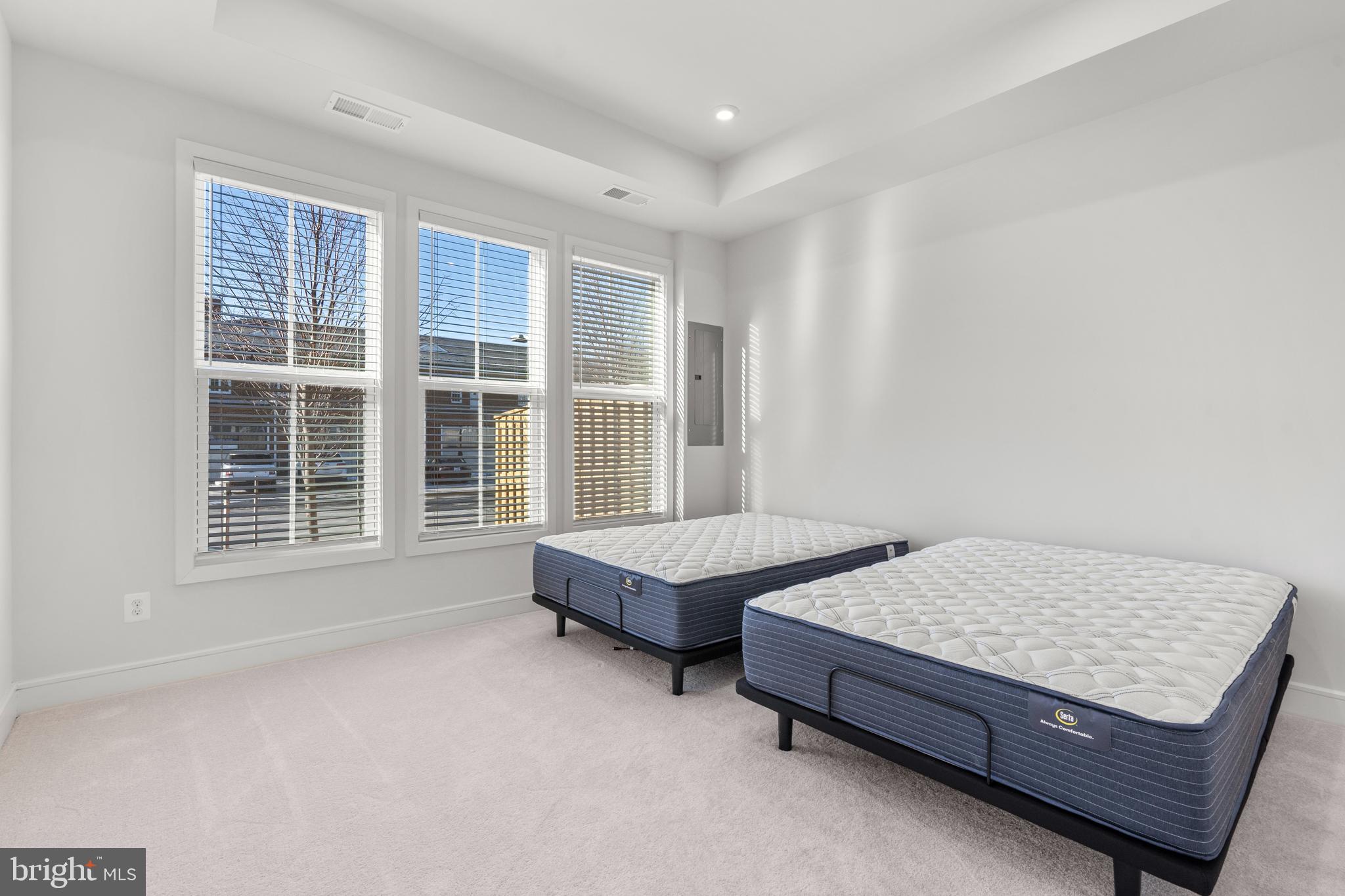 ROBINSON MANOR - Residential Lease