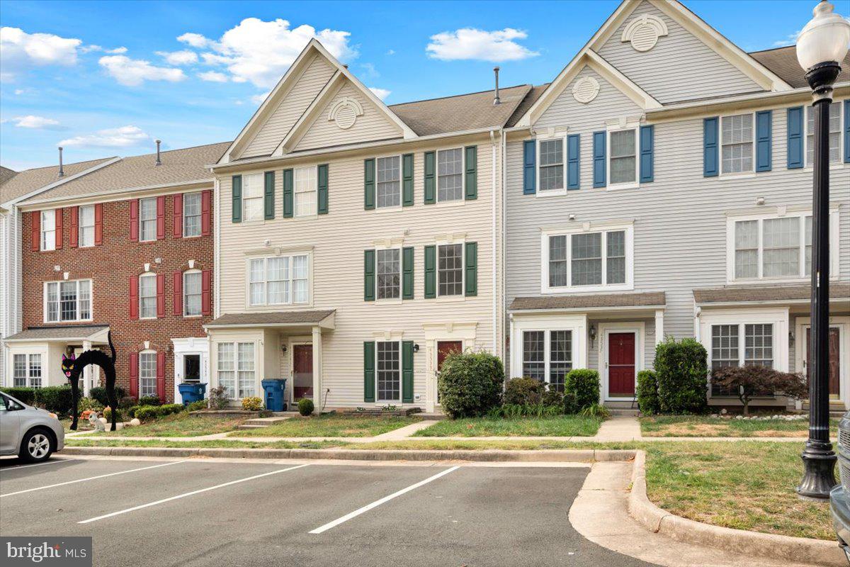 SOUTH RIDING - Residential Lease