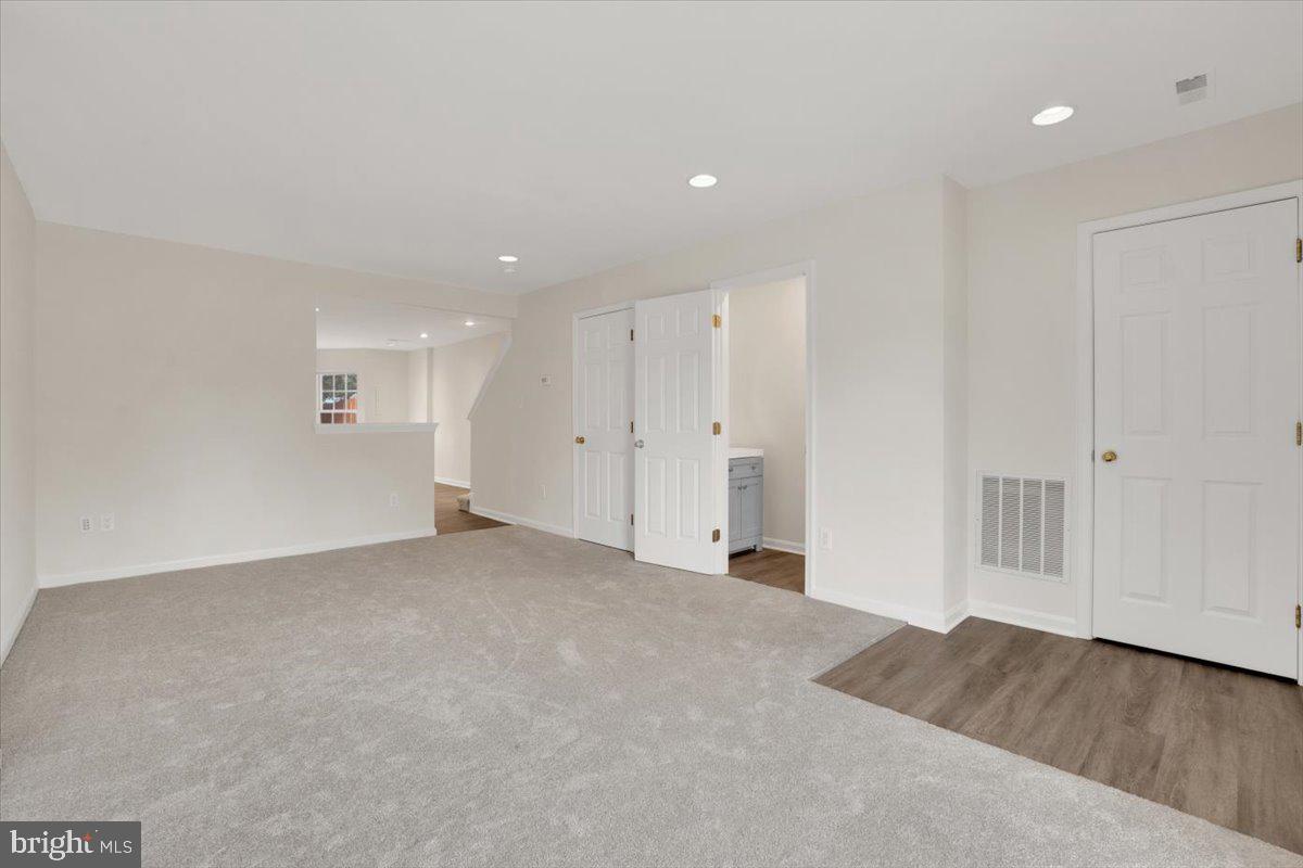 SOUTH RIDING - Residential Lease