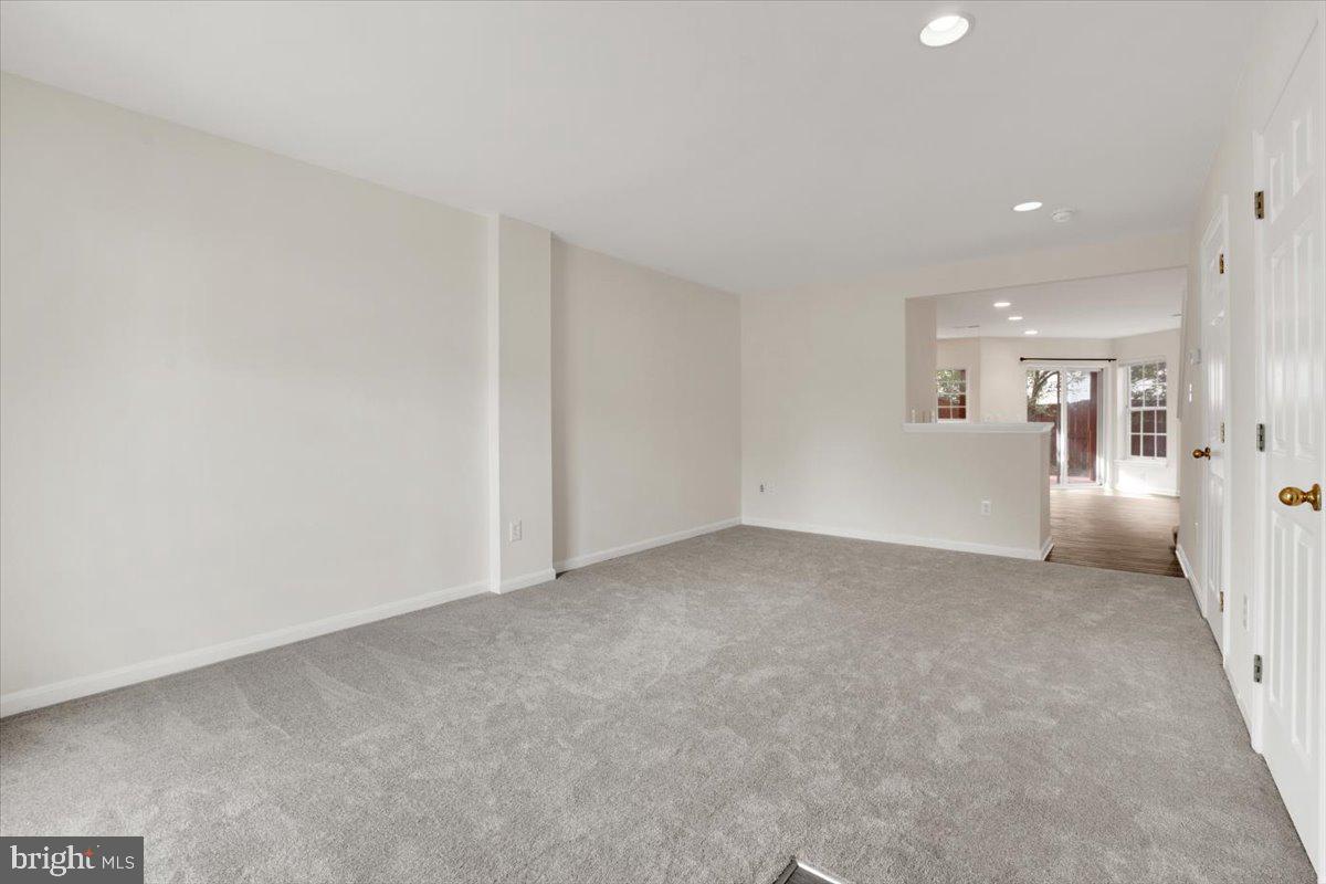 SOUTH RIDING - Residential Lease