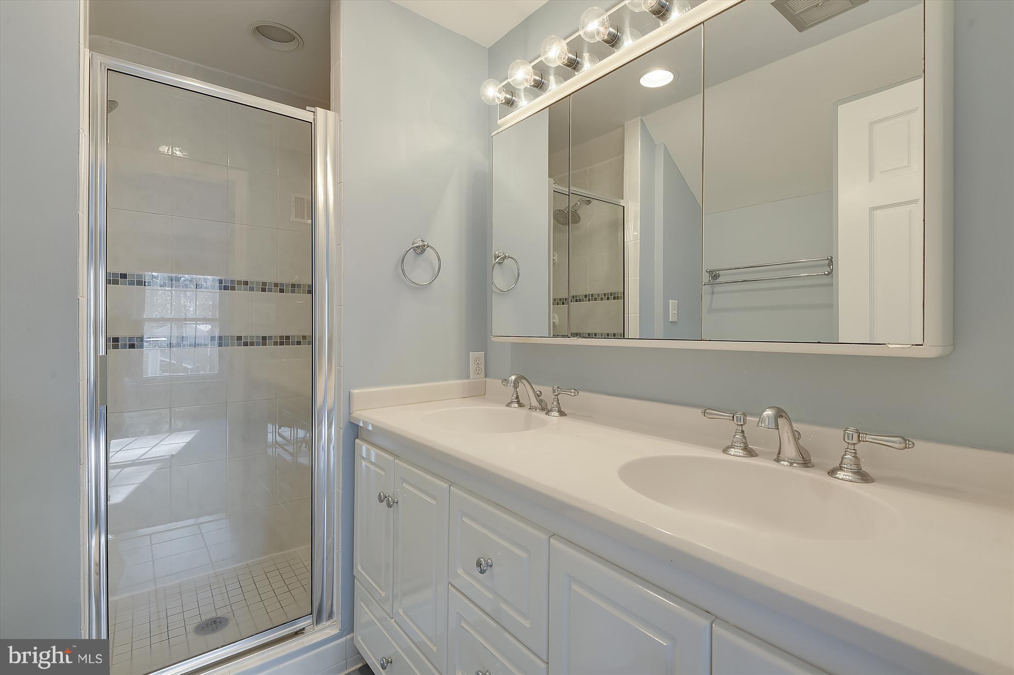 MONTGOMERY SQUARE - Residential