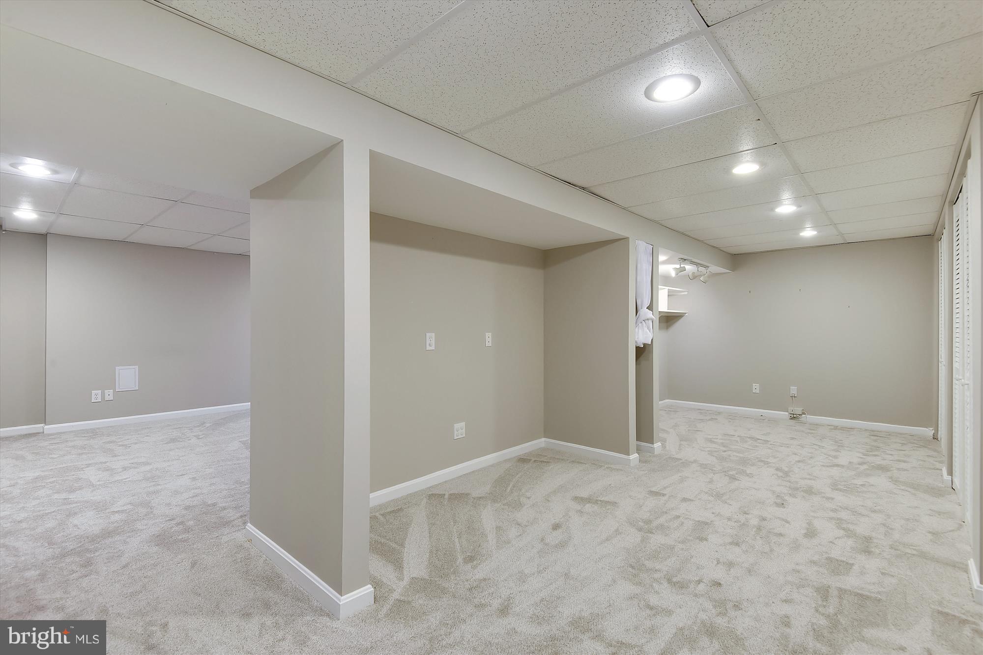 MONTGOMERY SQUARE - Residential