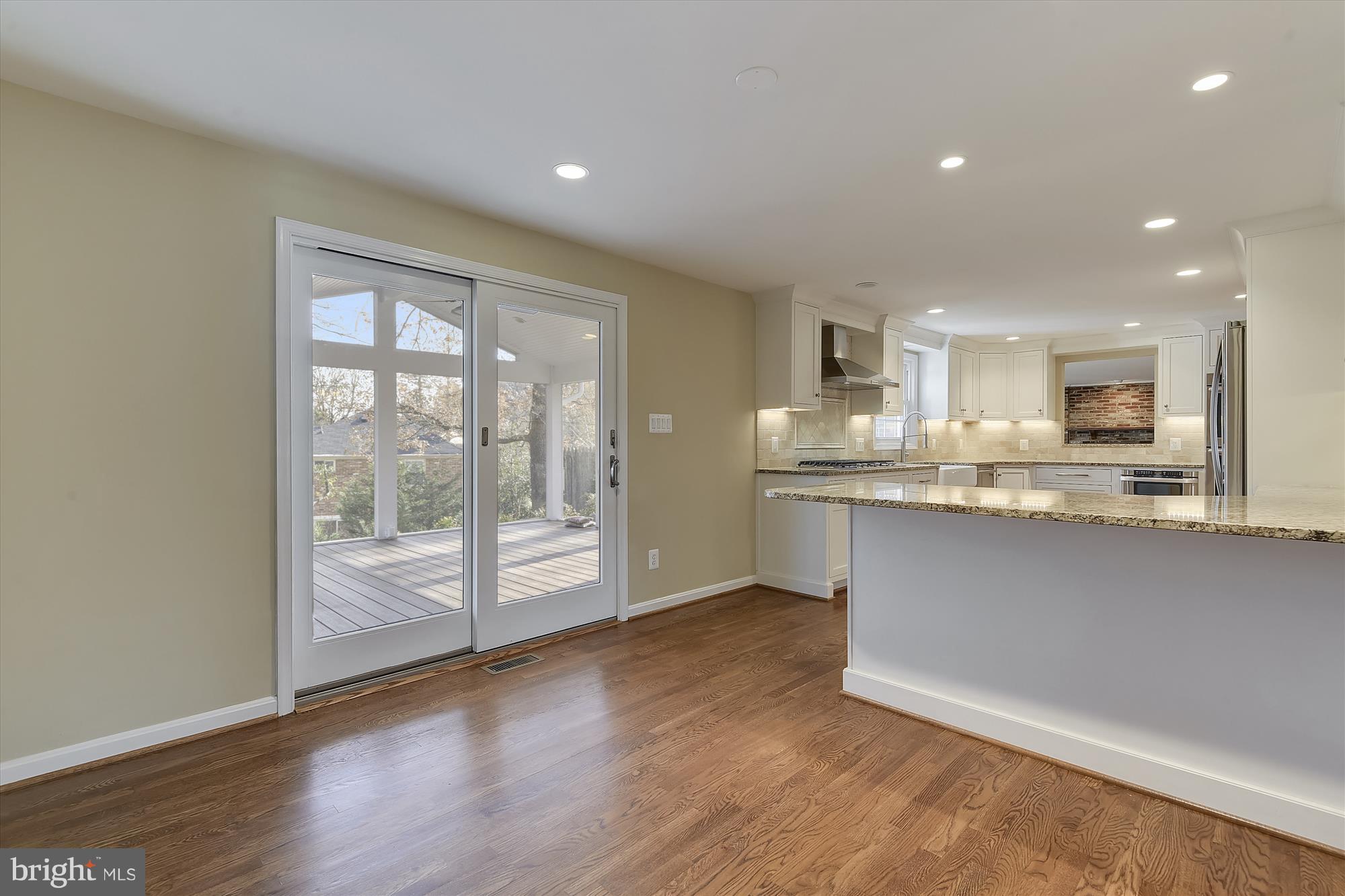 MONTGOMERY SQUARE - Residential