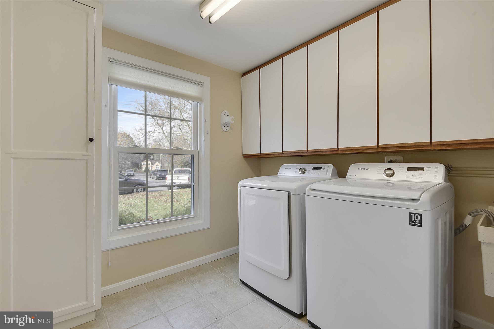 MONTGOMERY SQUARE - Residential