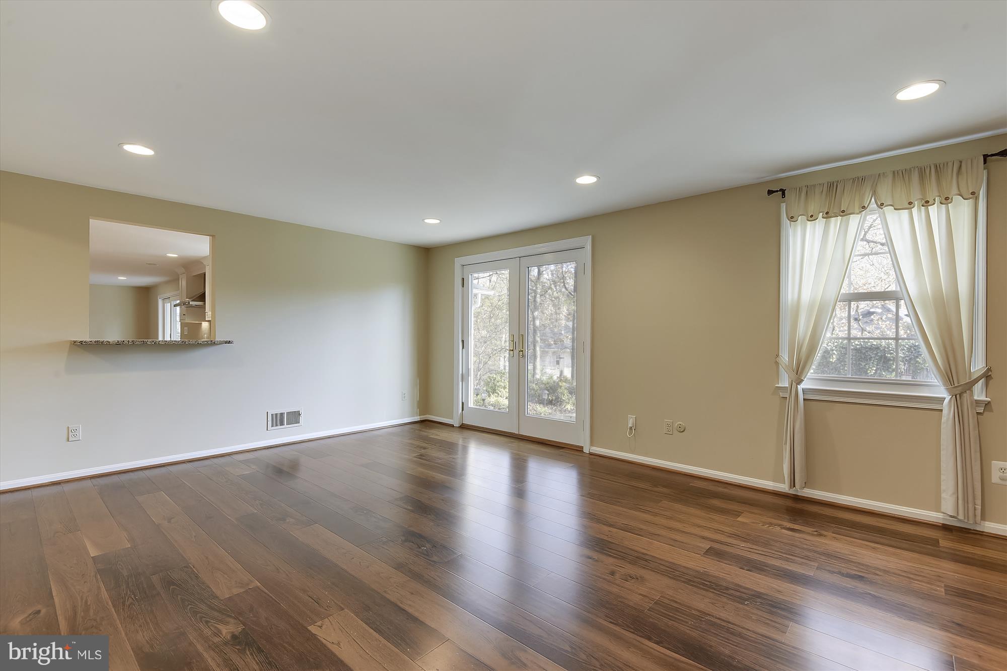 MONTGOMERY SQUARE - Residential