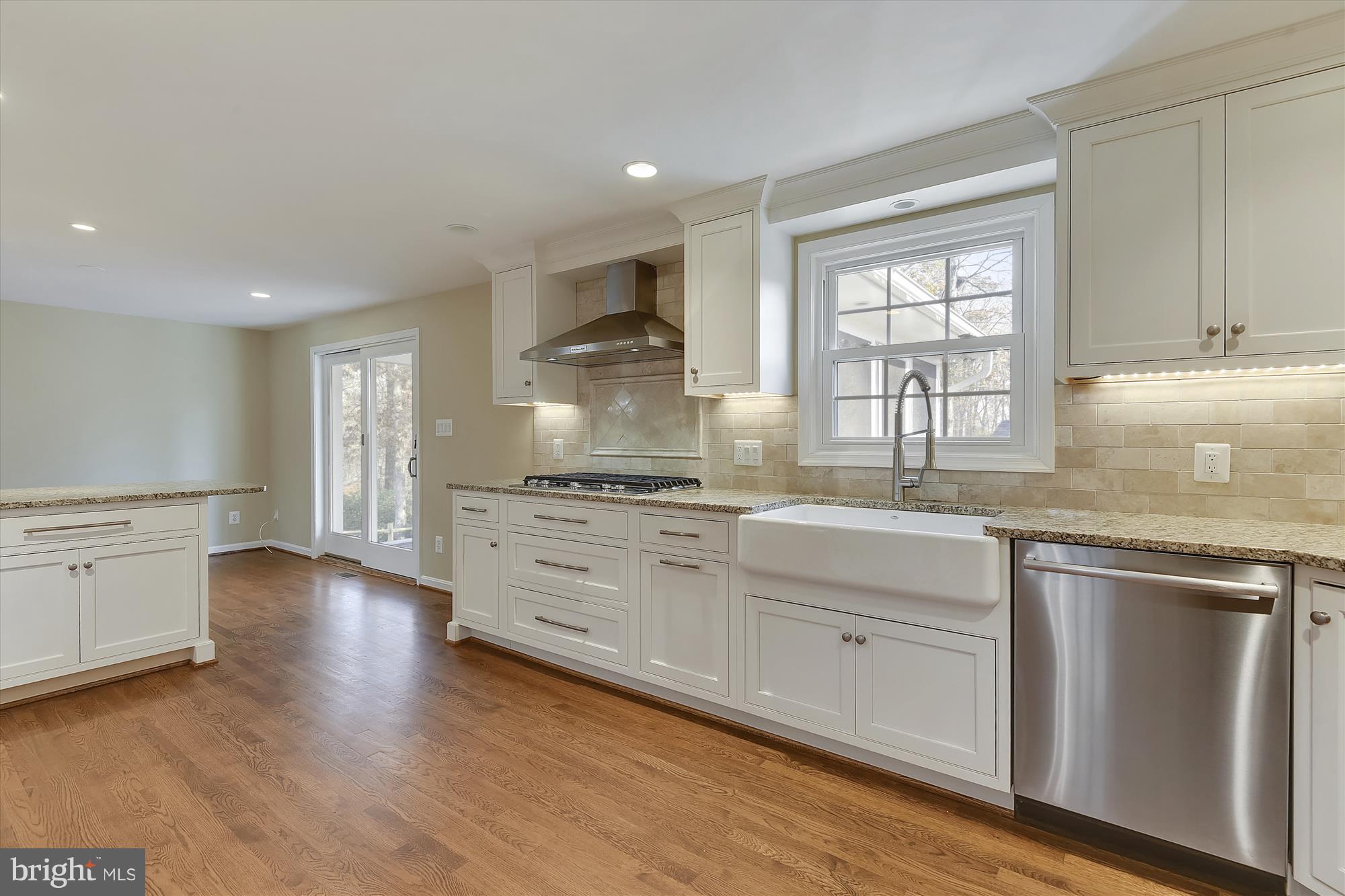 MONTGOMERY SQUARE - Residential