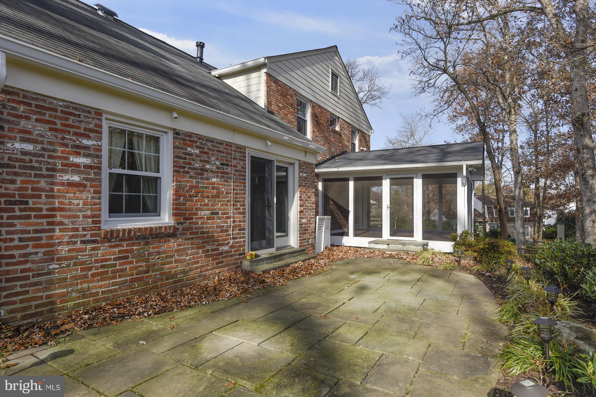 MONTGOMERY SQUARE - Residential