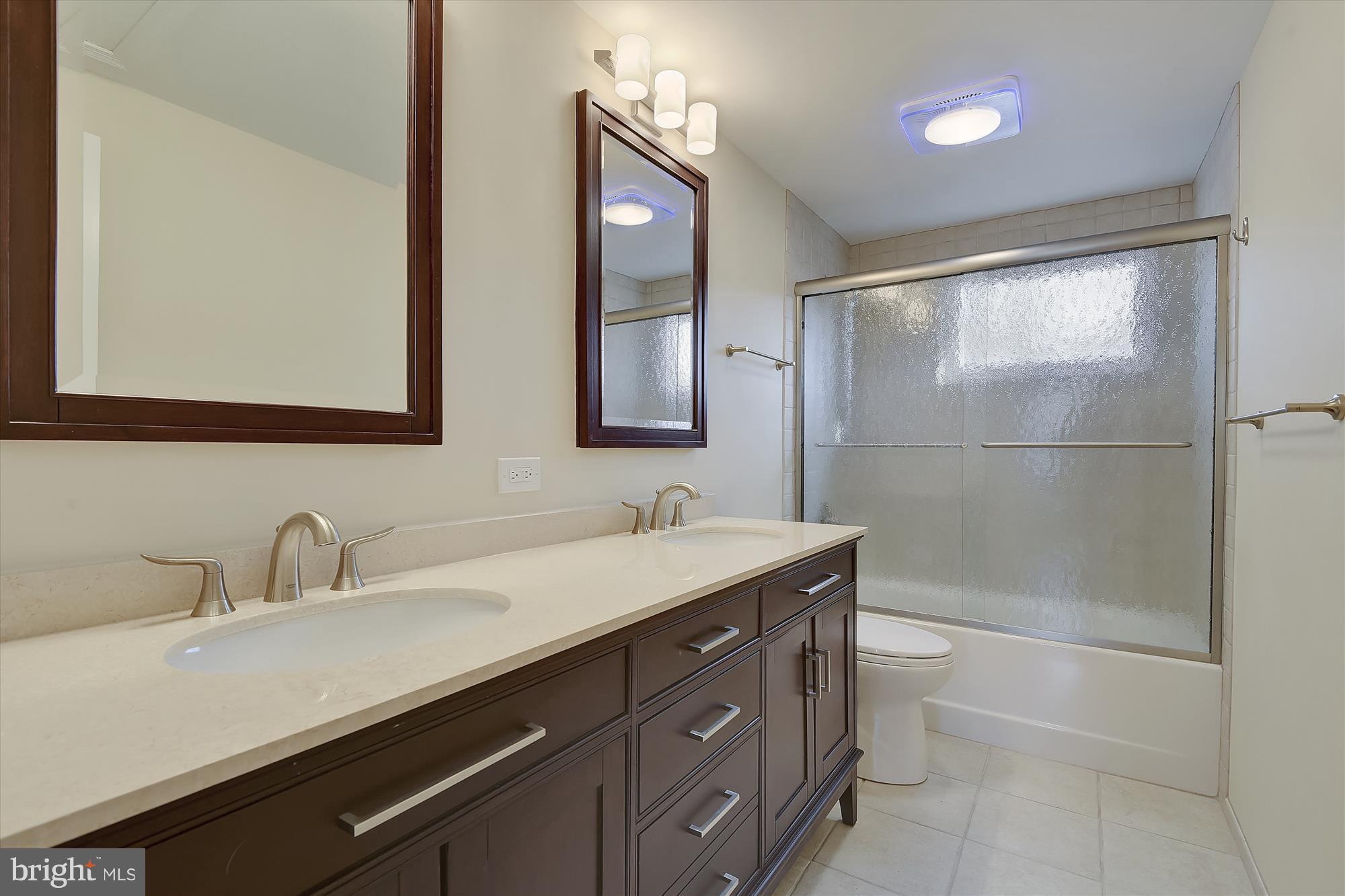 MONTGOMERY SQUARE - Residential