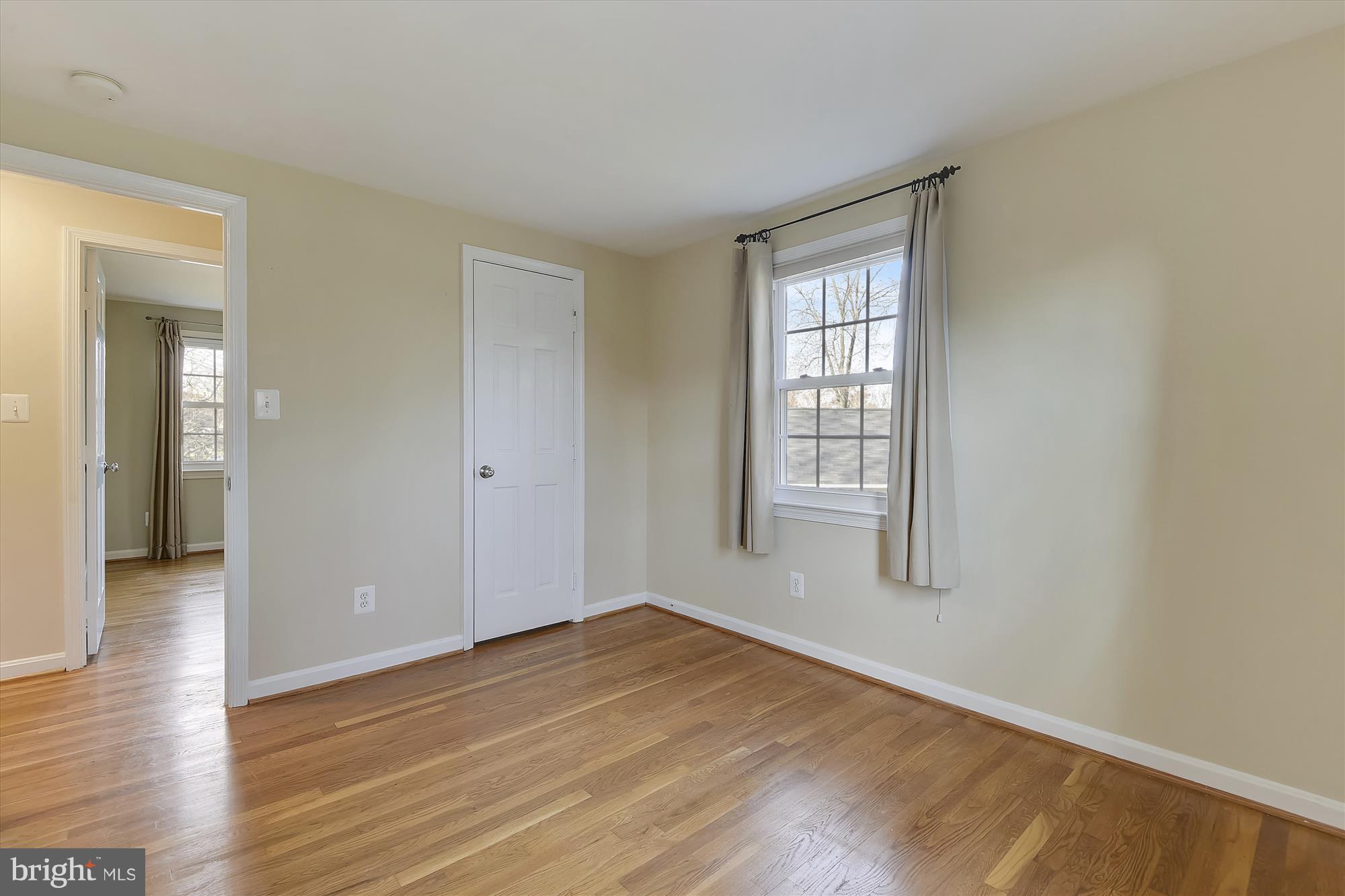 MONTGOMERY SQUARE - Residential