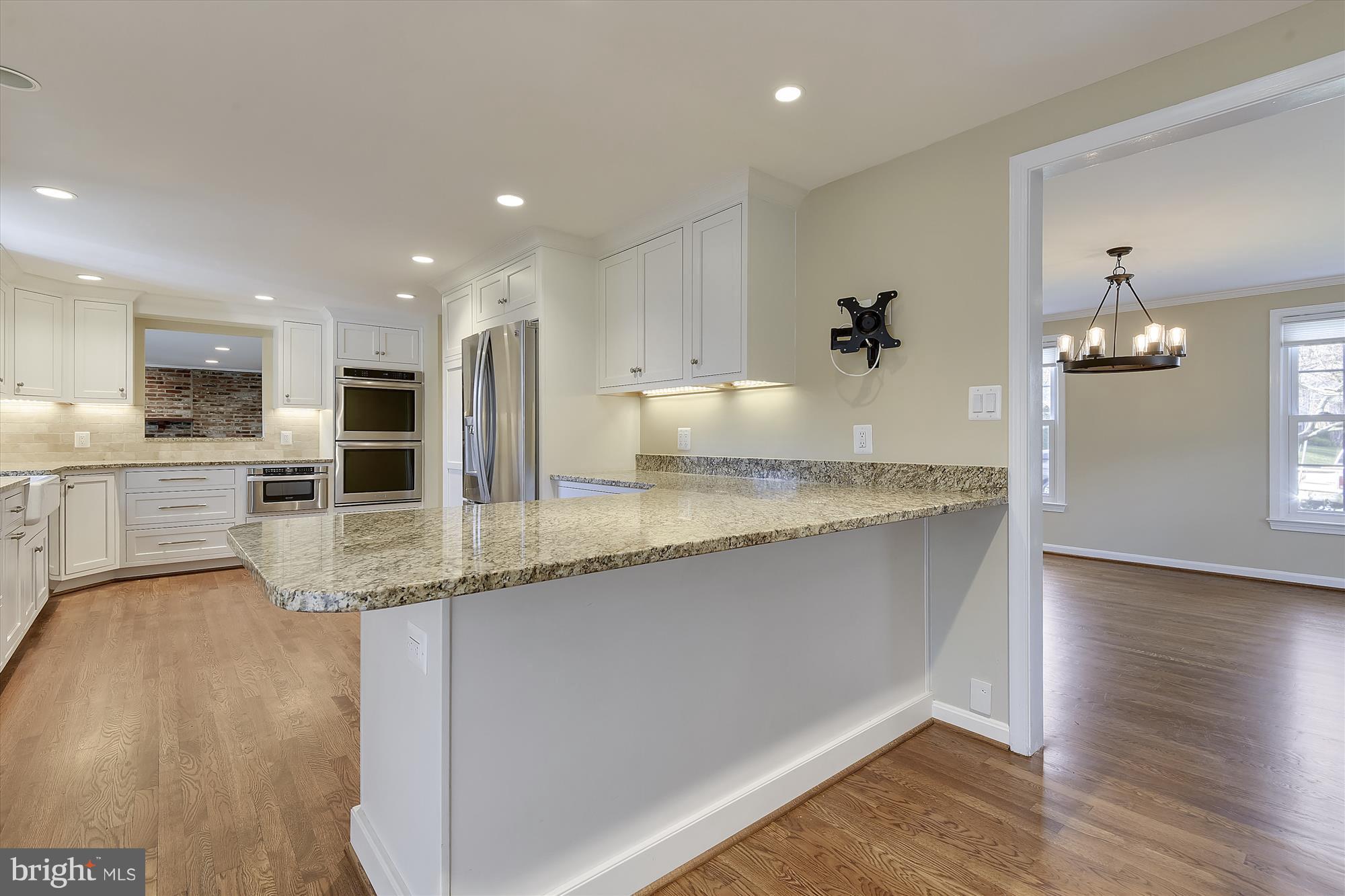 MONTGOMERY SQUARE - Residential