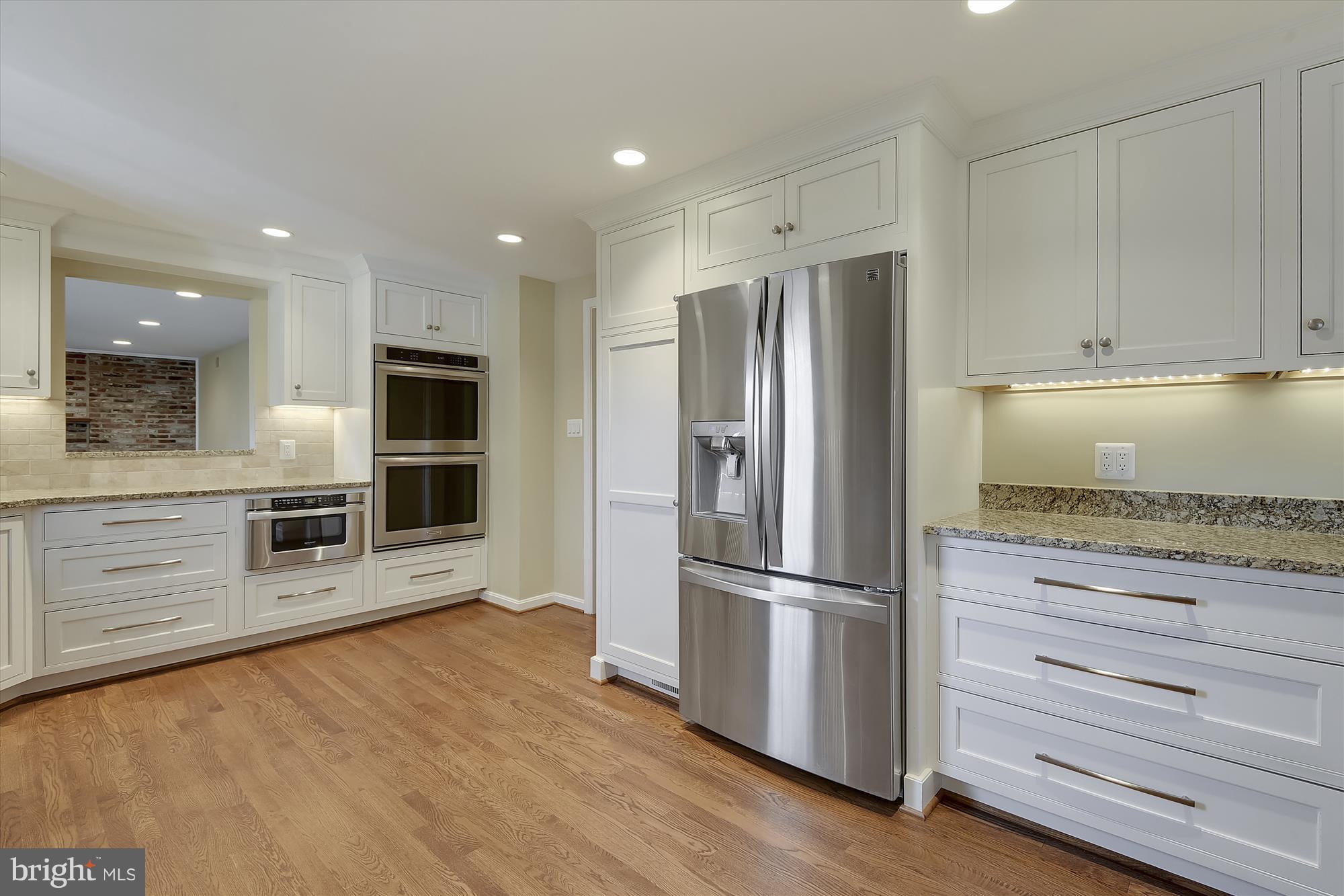 MONTGOMERY SQUARE - Residential