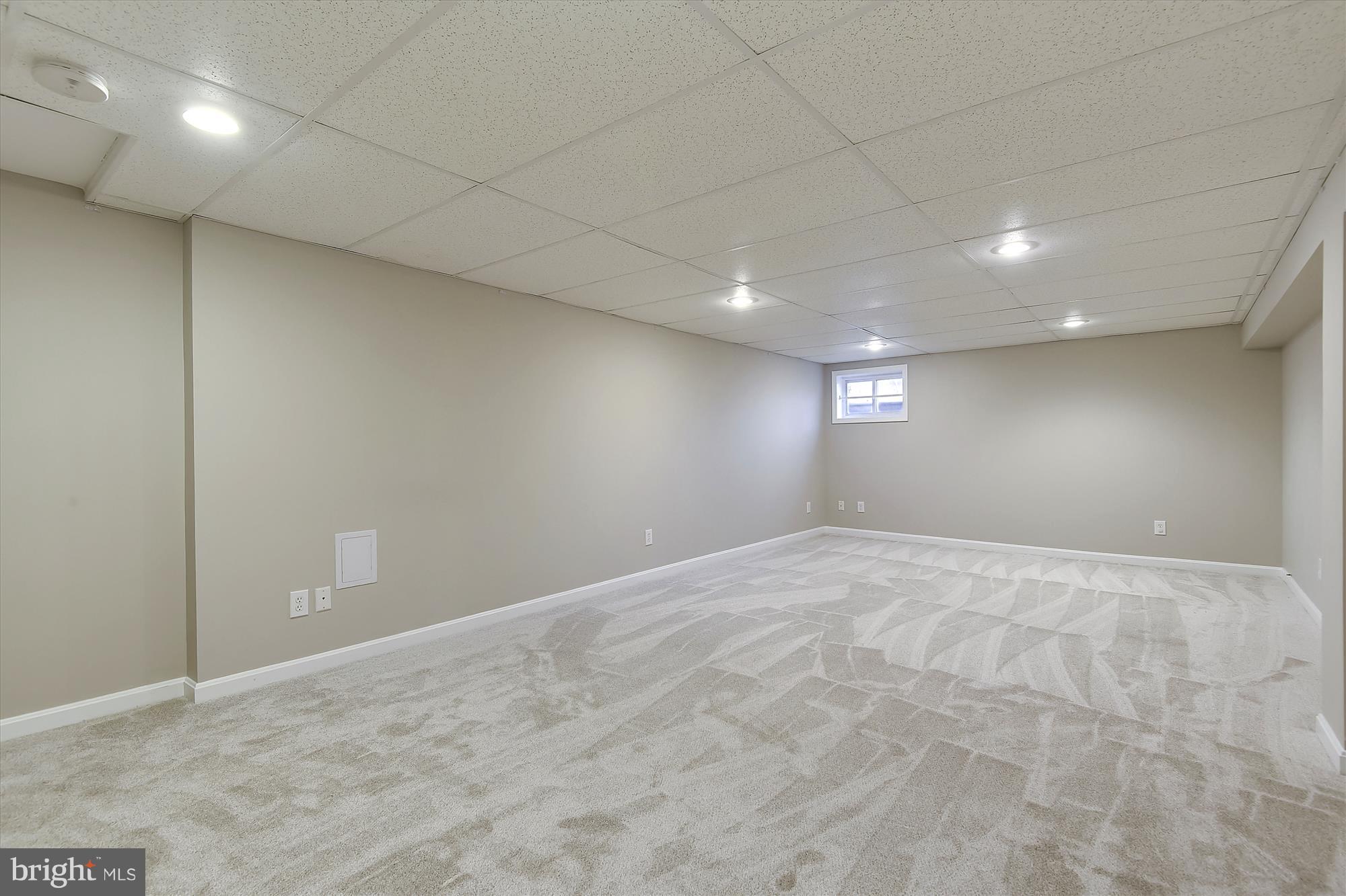 MONTGOMERY SQUARE - Residential