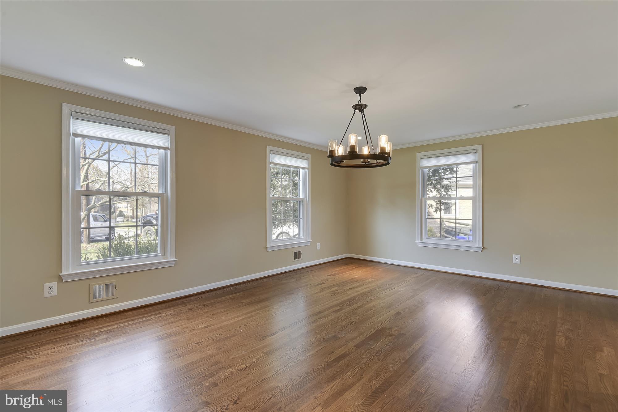 MONTGOMERY SQUARE - Residential