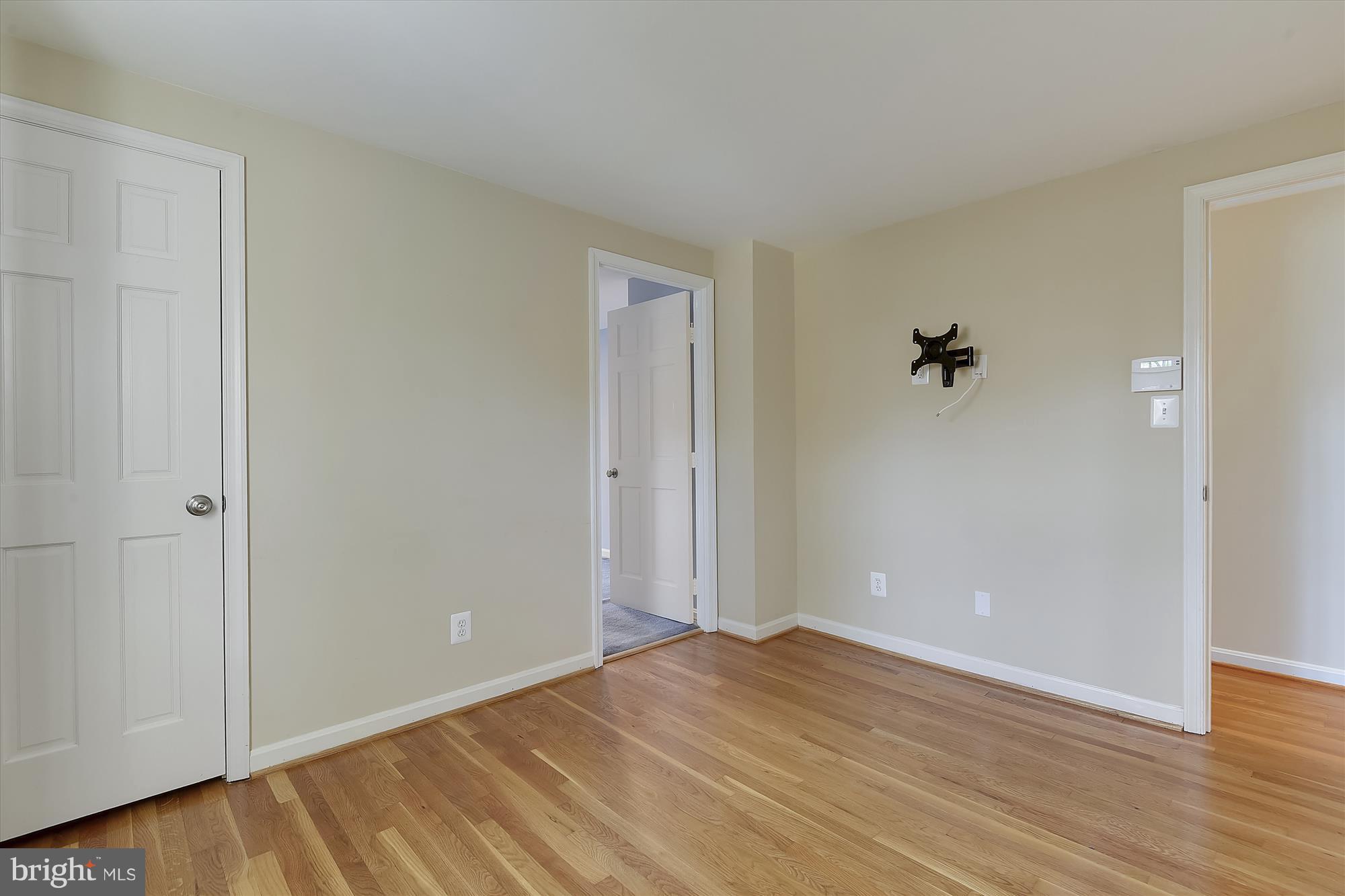 MONTGOMERY SQUARE - Residential