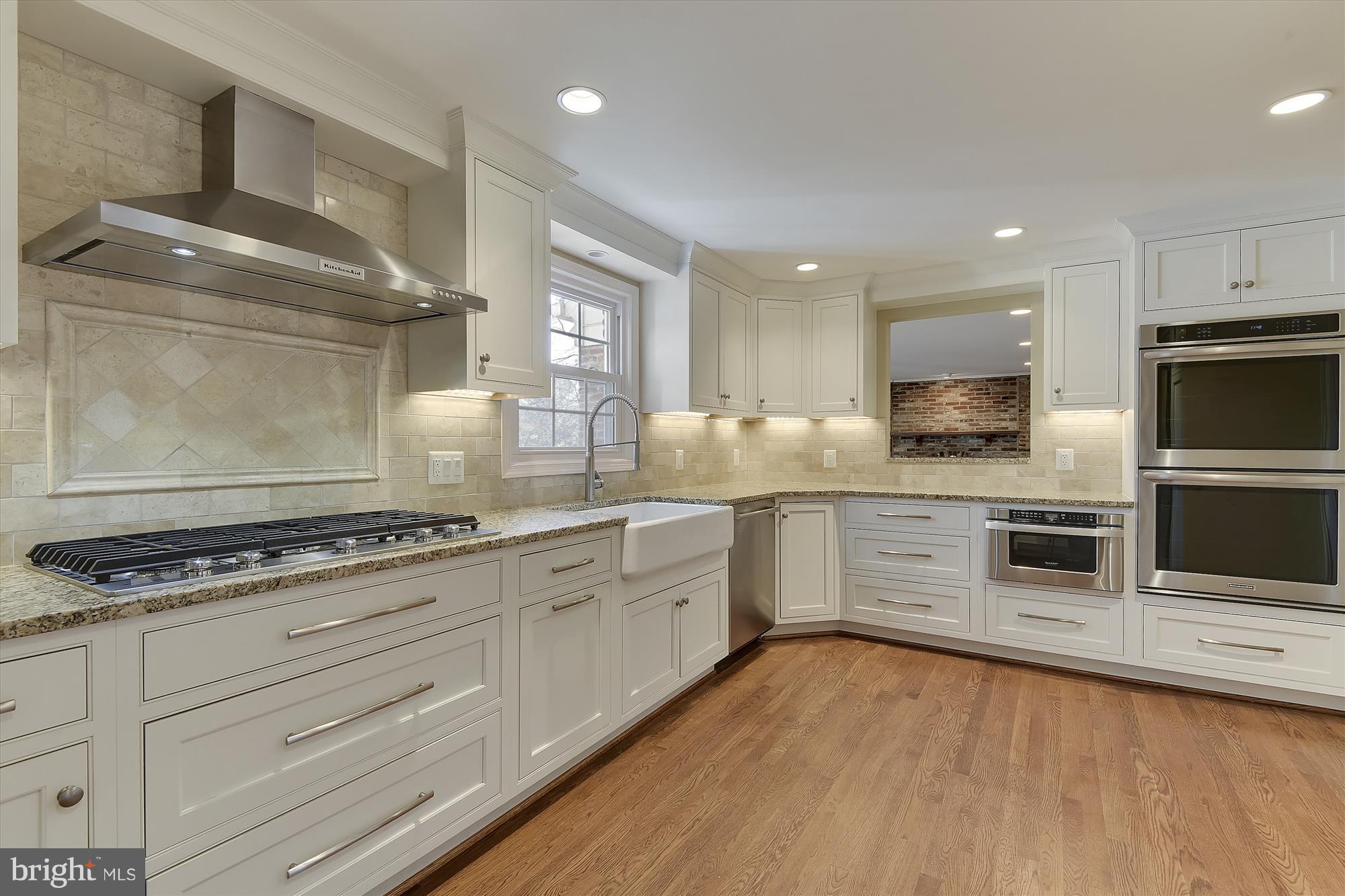 MONTGOMERY SQUARE - Residential