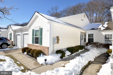 Townhouse For Sale - 22 Peppergrass Drive<br/> MOUNT LAUREL, NJ 08054