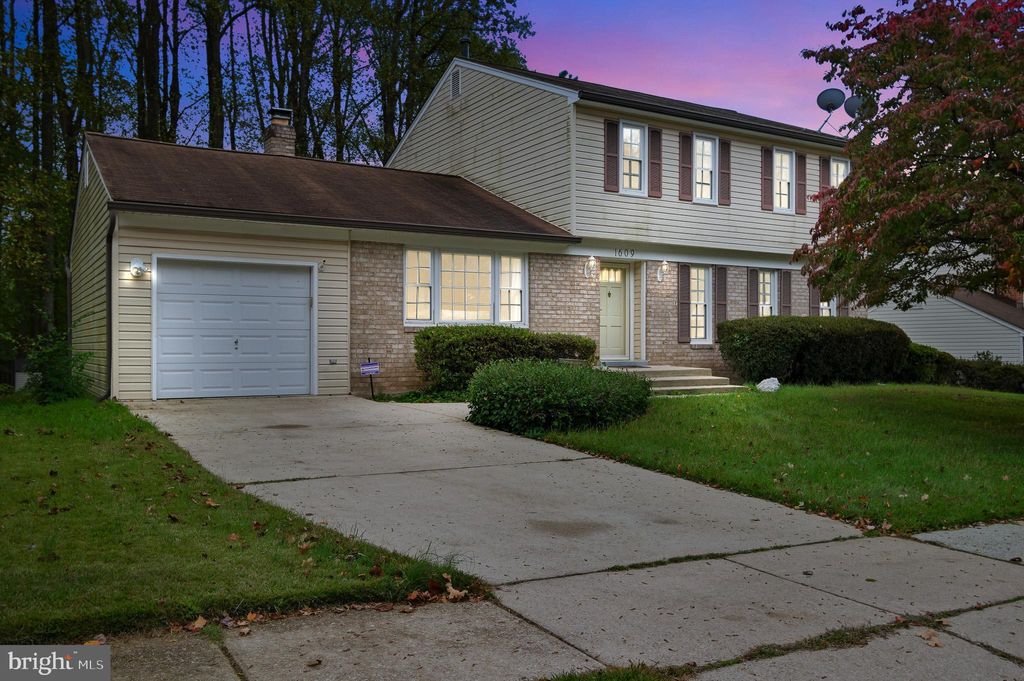 Photo of 1609 Winding Waye Lane, SILVER SPRING, MD 20902 (MLS # MDMC2215594)